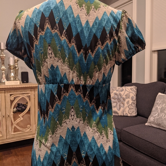 Ladies size small I.N. Studio top short sleeve. EUC - Picture 2 of 4